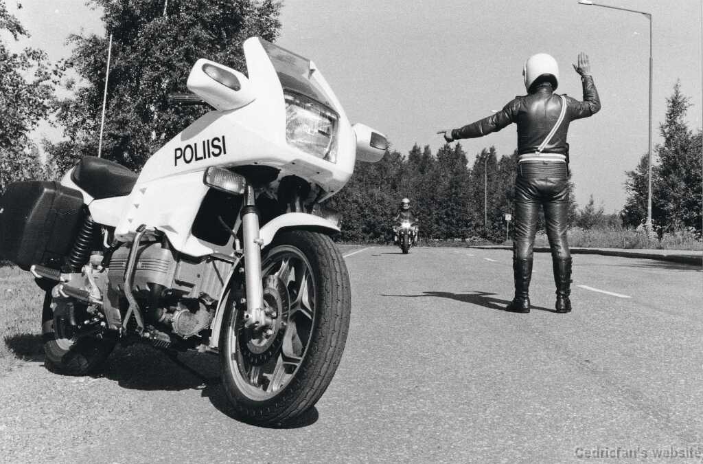 poliisi-pysayttaa