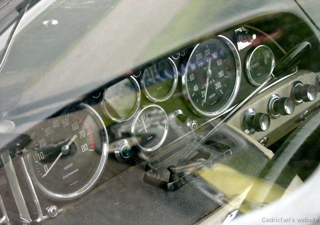 L1040856