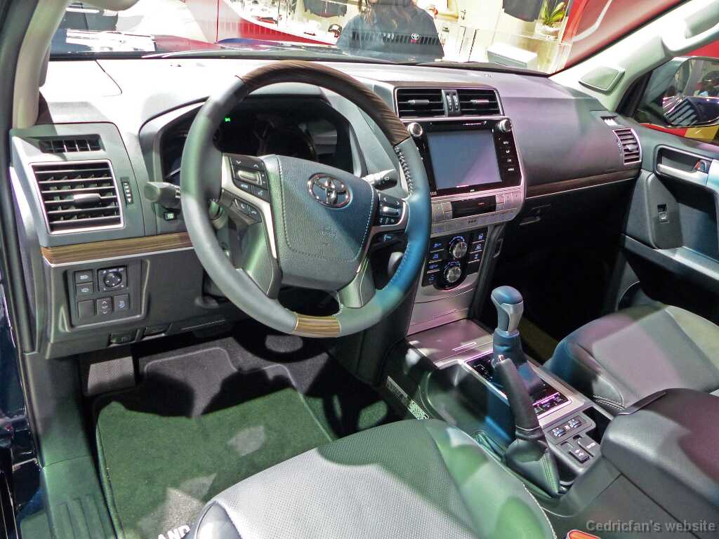 ToyotaLandCruiser (2)