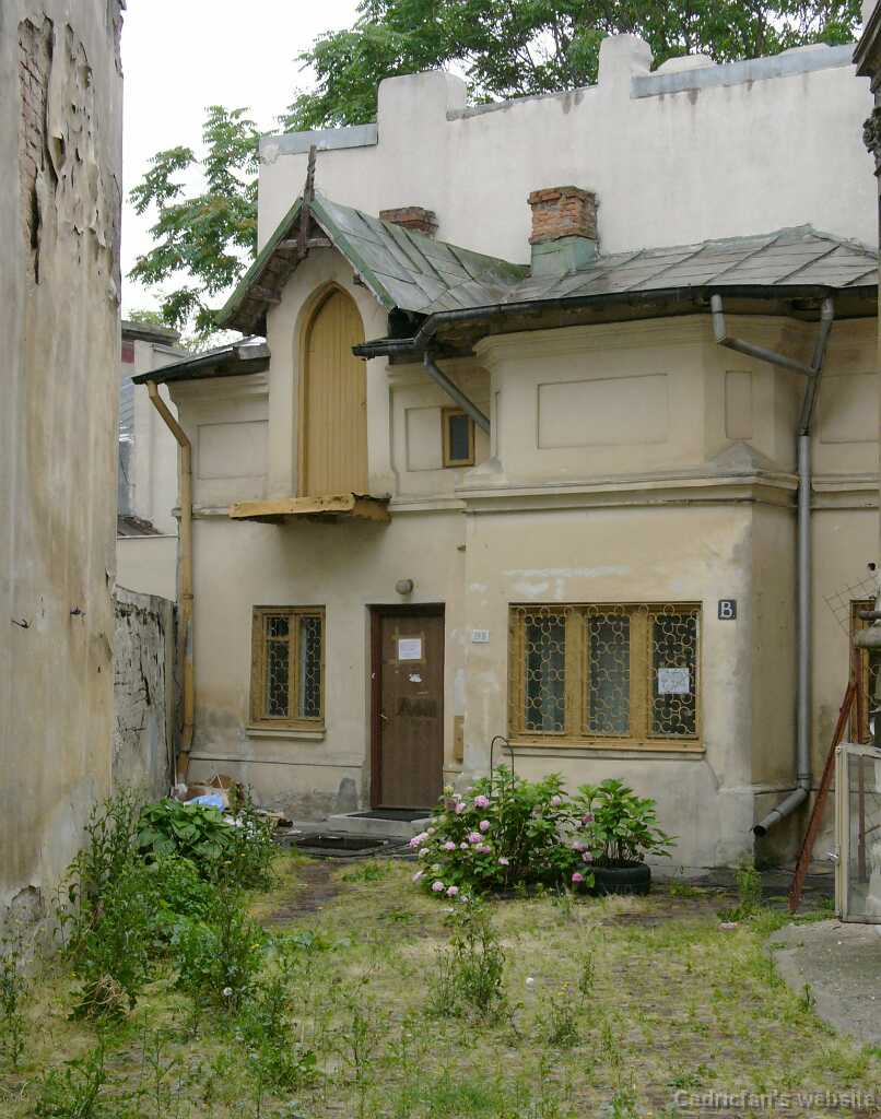L1000826