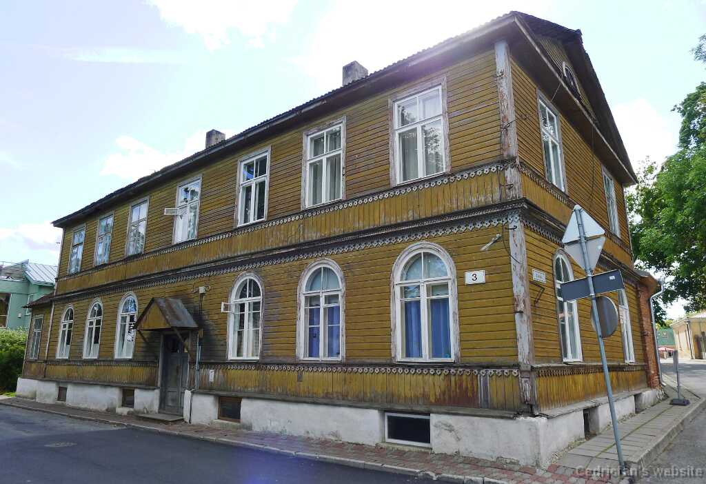 L1090436