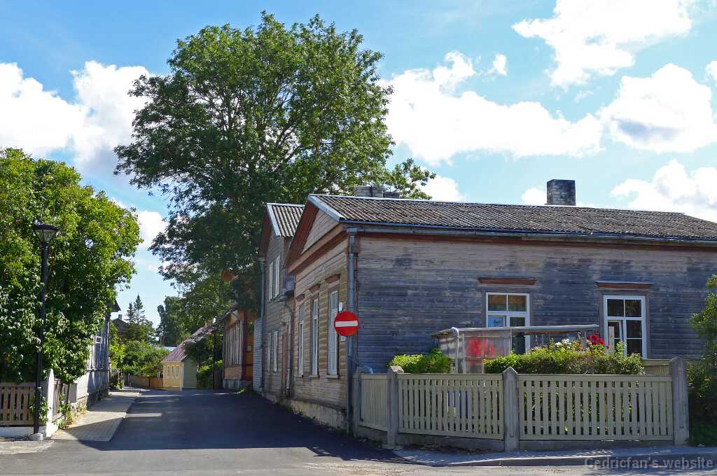 L1090445